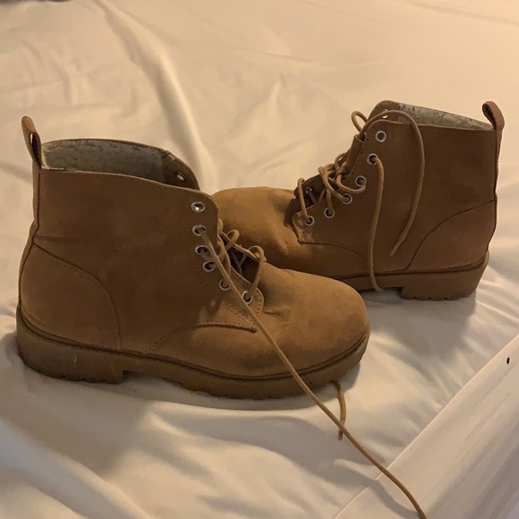 Cute boots - Picture 2 of 4